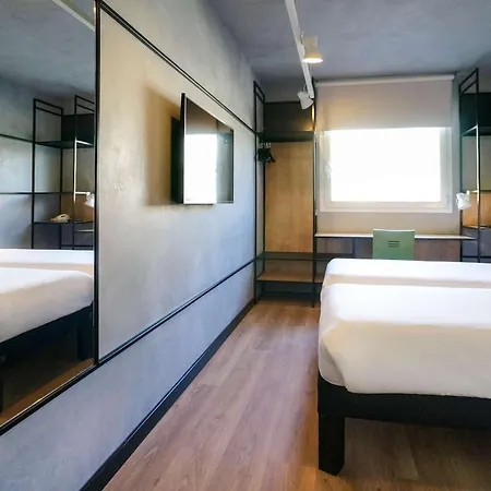 Ibis Montmelo 2*