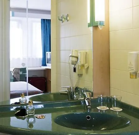 Hotel Ibis Montmelo 2*